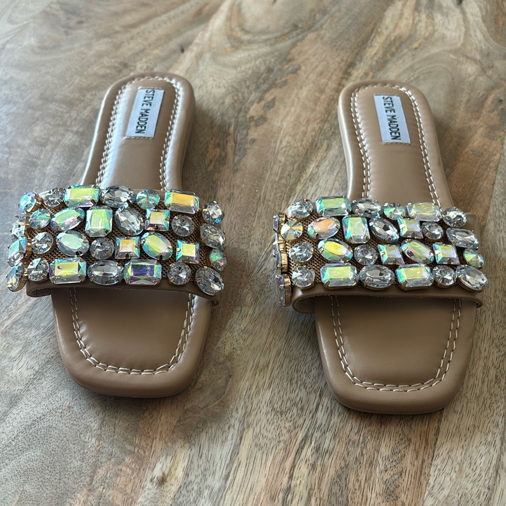 NWOT Steve Madden gem flats